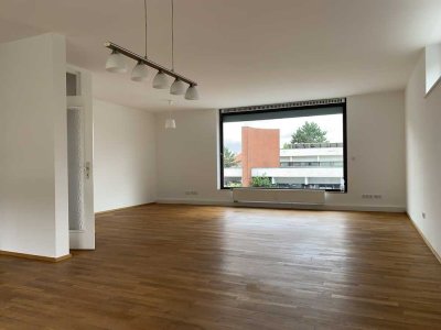 Große 4-Zimmer-Wohnung mit Balkon, Terrasse, Gartenanteil, Garage in Grombühl, Nähe Uniklinikum
