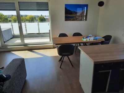 Geschmackvolle 3-Raum-Penthouse-Wohnung mit geh. Innenausstattung mit Dachterasse und EBK