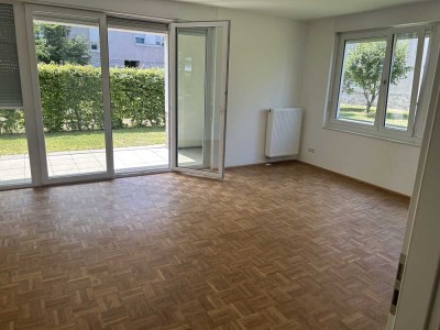 Helle 2 Zimmer-EG-Wohnung-mit Terrasse & kleinem Gartenanteil