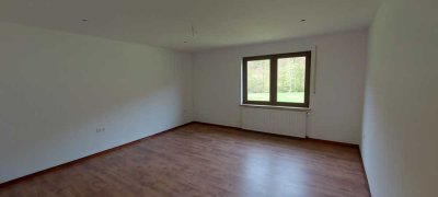 Erstbezug nach Modernisierung: 4-Zimmer-Wohnung in wunderschöner Lage in Limbach