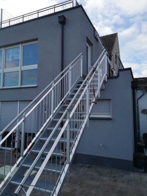 Helle Maisonettewohnung mit Charme, Dachbalken & Terrasse – Haustiere erlaubt �