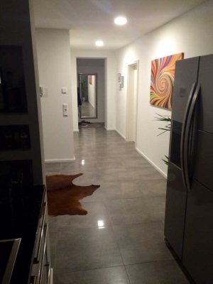 Exklusive EG-Wohnung mit separaten Eingang in einer abgeschlossenen Wohnanlage!Whirlpool,Garage,EBK!