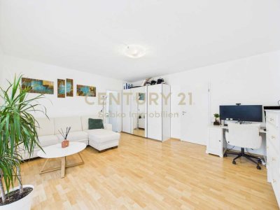 Schöne 2 Zimmerwohnung mit Balkon, Einbauküche und PKW Stellplatz in kleiner Hausgemeinschaft!