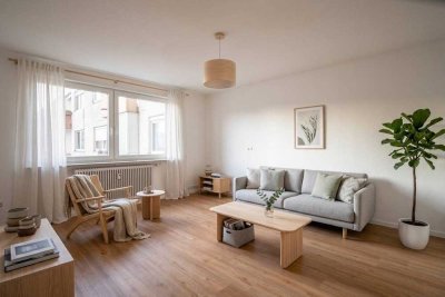 Renovierte 4 Zimmerwohnung mit Balkon, Fahrstuhl und TG-Platz in Bielefeld Stieghorst