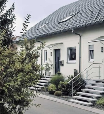Modernes Reihenmittelhaus mit traumhaftem Grünblick & Terrasse – ruhig gelegen in Bodelshausen