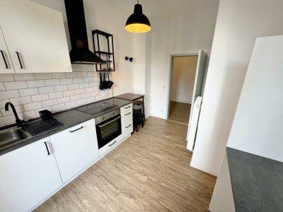 Sanierte 4 Zimmer Wohnung in zentraler Lage mit Balkon