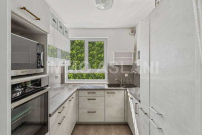 Bezugsfreie, kernsanierte 2-Raumwohnung mit Balkon, TG -Stellplatz, Außenstellplatz & Einbauküche