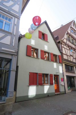 Einfamilienhaus mit Einliegerwohnung, in Marktplatznähe / Herrenberg, provisionsfrei