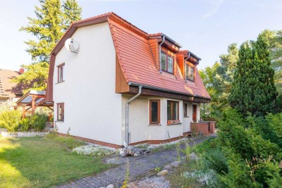 Seenah! Mit Einbauküche, Fußbodenheizung, Carport, Nebengebäude usw.: Einfamilienhaus in Müggelheim