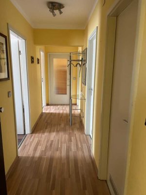 Attraktive Wohnung mit Balkon und Einbauküche am Naherholungsgebiet mit Weitblick in Richtung Kuhsee