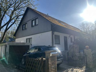 Familienfreundliche Doppelhaushälfte in Lichtenrade mit Garten, Garage und ausgebautem Keller