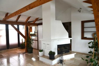 VERKAUFT Dachgeschosswohnung mit Kamin und 2 Balkonen - bezugsfrei