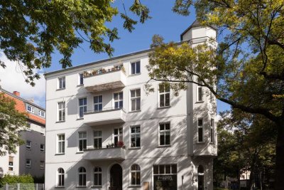 Hochwertig sanierte Altbauwohnung 2 Zimmern und Balkon (VH 1. OG  mitte)