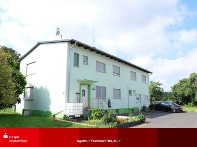 Aussiedlerhof mit 2 Häusern, Fahrzeughalle und ca. 30.000m² Grdst. in Wölfersheim.