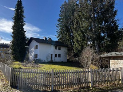 Traumhaftes Grundstück mit 1.182 m²  mit renovierungsbedürftigem Einfamilienhaus in Siegsdorf