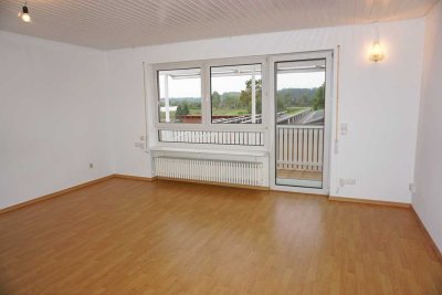 Renovierte 4 Zimmer Wohnung im Obergeschoss mit Einbauküche in Zeiskam