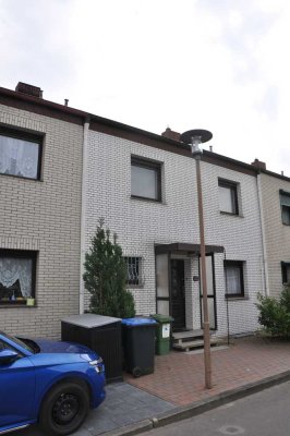 Peine-Ost: Reihenmittelhaus mit Keller und Garage in Toplage