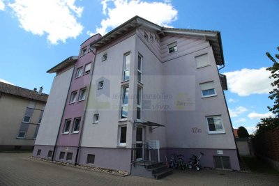 Modernes Wohnen in ruhiger Lage: 
4,5 Zimmer Eigentumswohnung mit Sonnen- und Aussichtsbalkon in Hü
