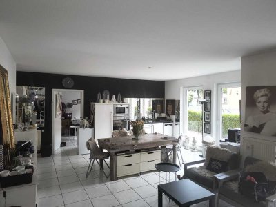 Hochmoderne, großzügige 2,5-Zimmer-Wohnung (EG) in ruhiger und zentraler Lage (1 min zum Stadtkern)