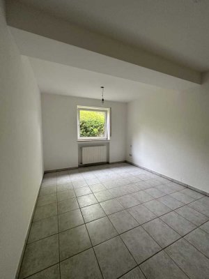 Großzügige 2-Zimmer Souterrain Wohnung in ruhiger Lage