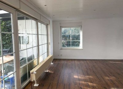 Renovierter Bungalow mit Garten in Köln-Porz