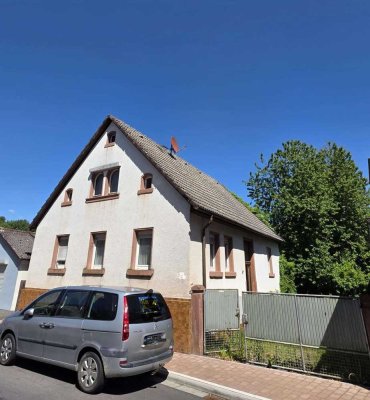BIETERVERFAHREN: Freistehendes EFH mit angebauter Scheune (SANIERUNGSOBJEKT)