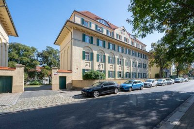 3-Raum-Wohnung im Kulturdenkmal im 2. OG mit Wannenbad und EBK