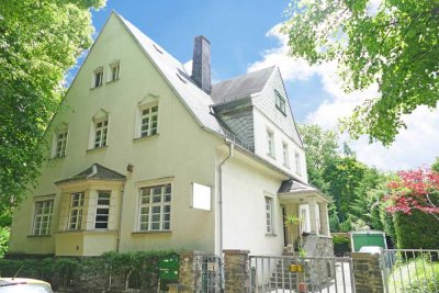 6-Zimmer-Familienwohnung im denkmalgeschützen Altbau am Küchwald - auch WG geeignet!