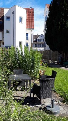 freundliche, zentrumsnahe  3-Zimmer Wohnung im Erdgeschoss mit EBK, Gartensitzplatz und Stellplatz