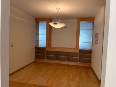 Gepflegte 2,5-Zimmer Wohnung mit Loggia und TG-Stellplatz