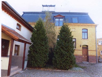 Idyllische 4 Zimmer-Wohnung mit Garage und eigenem Garten