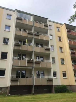 Gemütliche 3-Zimmer mit Laminat, EBK, Balkon und Dusche in sehr ruhiger Lage!
