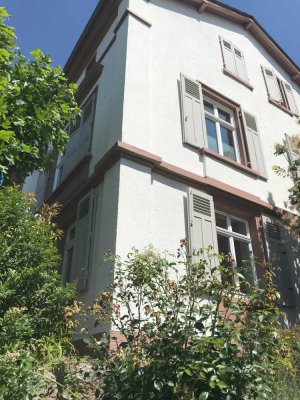 Bad Soden - moderne und helle 2 ZW mit EBK in einer Altbauvilla samt Terrasse