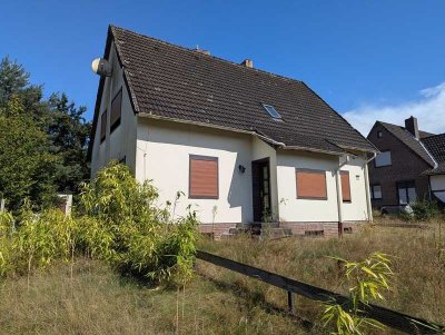 PROVISIONSFREI für den Käufer! Geräumiges Wohnhaus auf großem Grundstück!