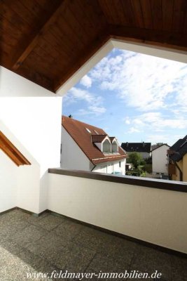 Besonderheit! Helle Maisonettewohnung mit sonniger Loggia und EBK!
