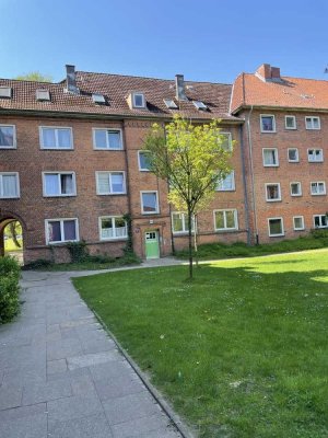 2,5 Zimmer Wohnung in Kiel mit neuem Badezimmer für Selbstrenovierer