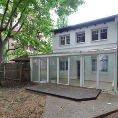 Hinterhaus mit 3 Zimmern, Terrasse, Wintergarten, Gäste-WC in der Eugen-Richter-Straße