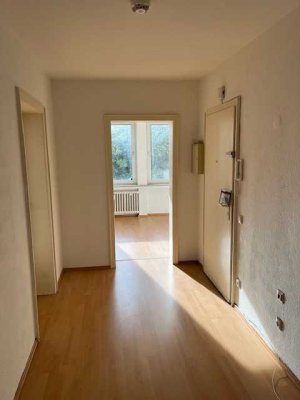 geräumige, 3 Raum Wohnung im 3. OG mit Aufzug