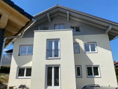 Exklusive 3-Zimmer-Wohnung mit gehobener Innenausstattung, EBK und Balkon in Neubeuern