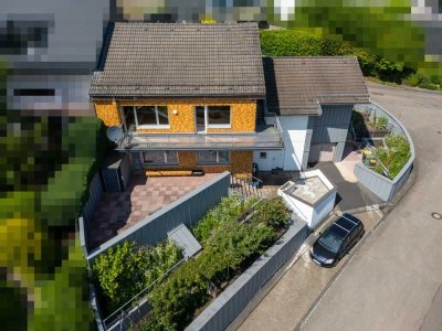 Overath-Immekeppel:
Großzügiges Anwesen mit Traumausblick