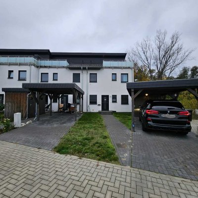 GROßZÜGIGES UND RUHIG GELEGENES RH IN UNMITTELBARER NÄHE DER HAVEL