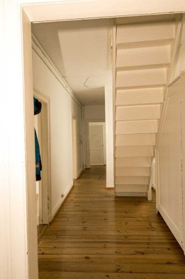 Charmante 4-Zimmer-Maisonette-Wohnung mit EBK in Schleswig als Wohnung oder Büro.