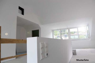 3-Zimmer-Wohnung über 2 Etagen, nebst Stellplatz