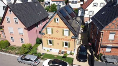 Kernsaniertes Einfamilienhaus mit PV-Anlage, moderner Ausstattung – zentrale Lage in Pliezhausen