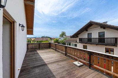 Gemütliche Wohnung im Obergeschoss mit großer Dachterrasse und Garten in schönem Zweiparteienhaus
