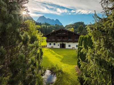 Alpenidylle mit Charme – Historischer Landsitz in alpiner Traumkulisse