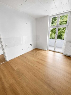 Altbauflair trifft Wohnkomfort - sanierte 2 Zimmer-Wohnung in Essen Frohnhausen mit Balkon
