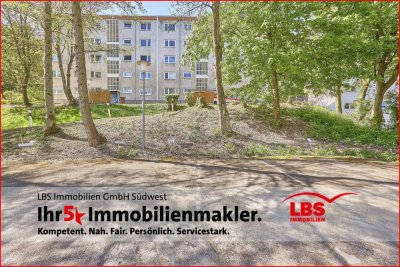 Attraktive 2 Zimmer Wohnung mit Balkon, Garage und 2 KFZ Stellplätzen.
