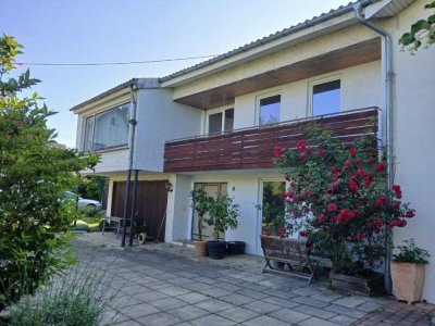 Schönes Haus mit optionaler ELW, Garage und großem Garten