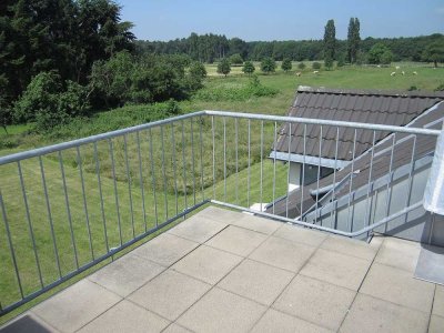 Stilvolle 3-Zimmer-Maisonette mit gemütlichem Balkon und tollem Ausblick ins Grüne
